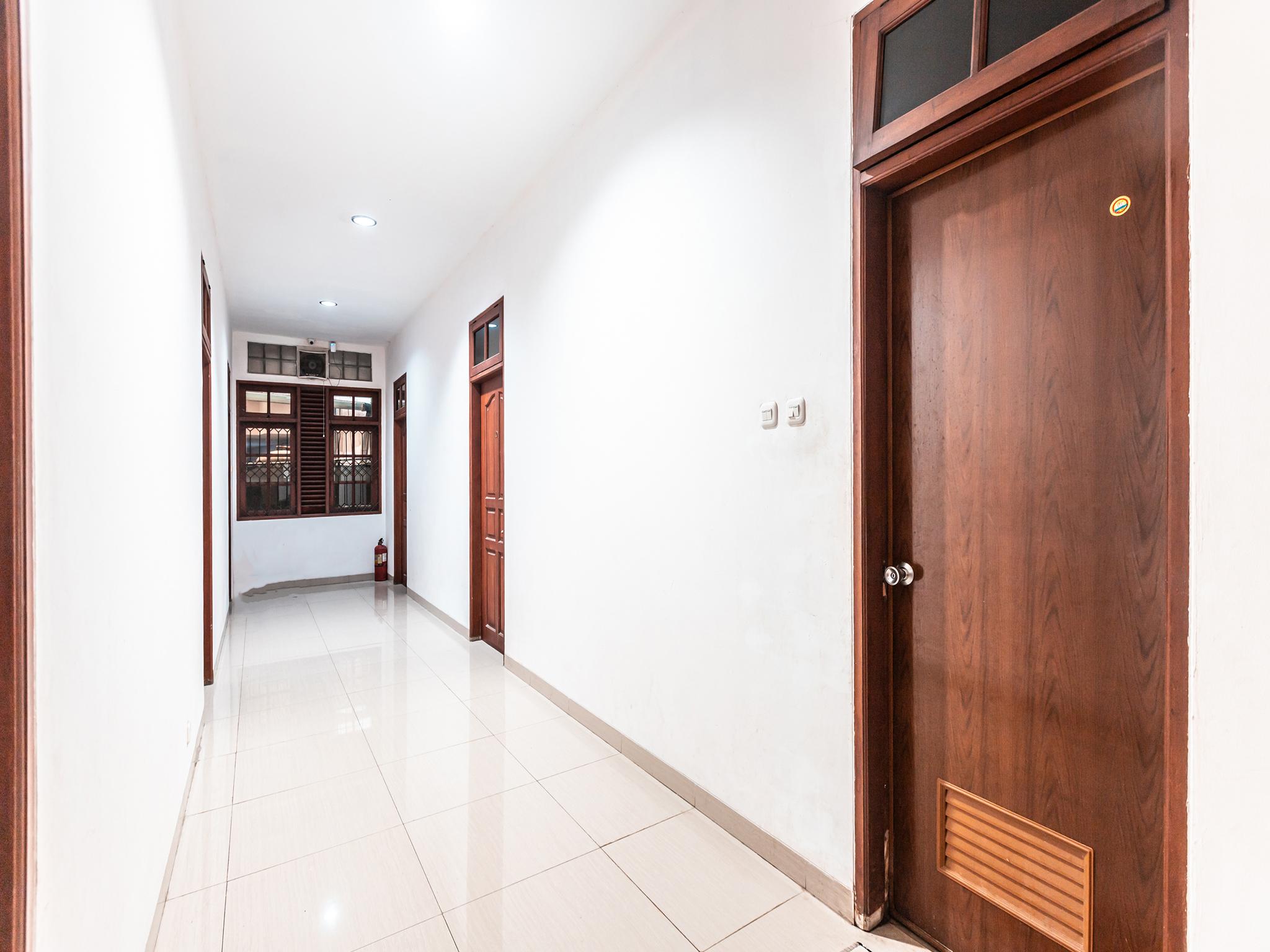 Oyo 1990 Kost Kuningan Executive Boading House Setiabudi جاكرتا المظهر الخارجي الصورة